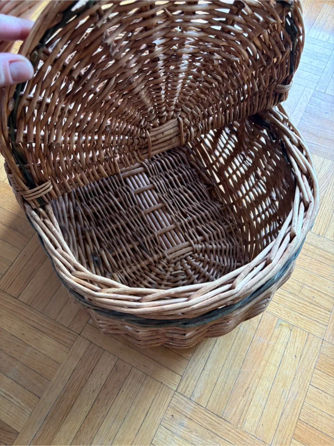 Wicker Basket with Handle image indicator(3)
