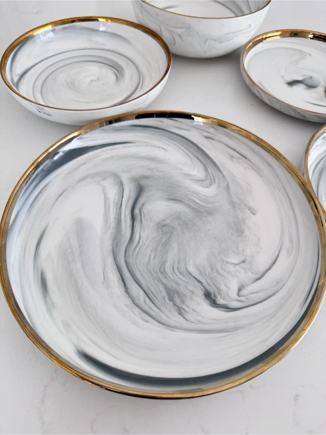 Marble Patterned Dinnerware Set with Gold Trim image indicator(2)