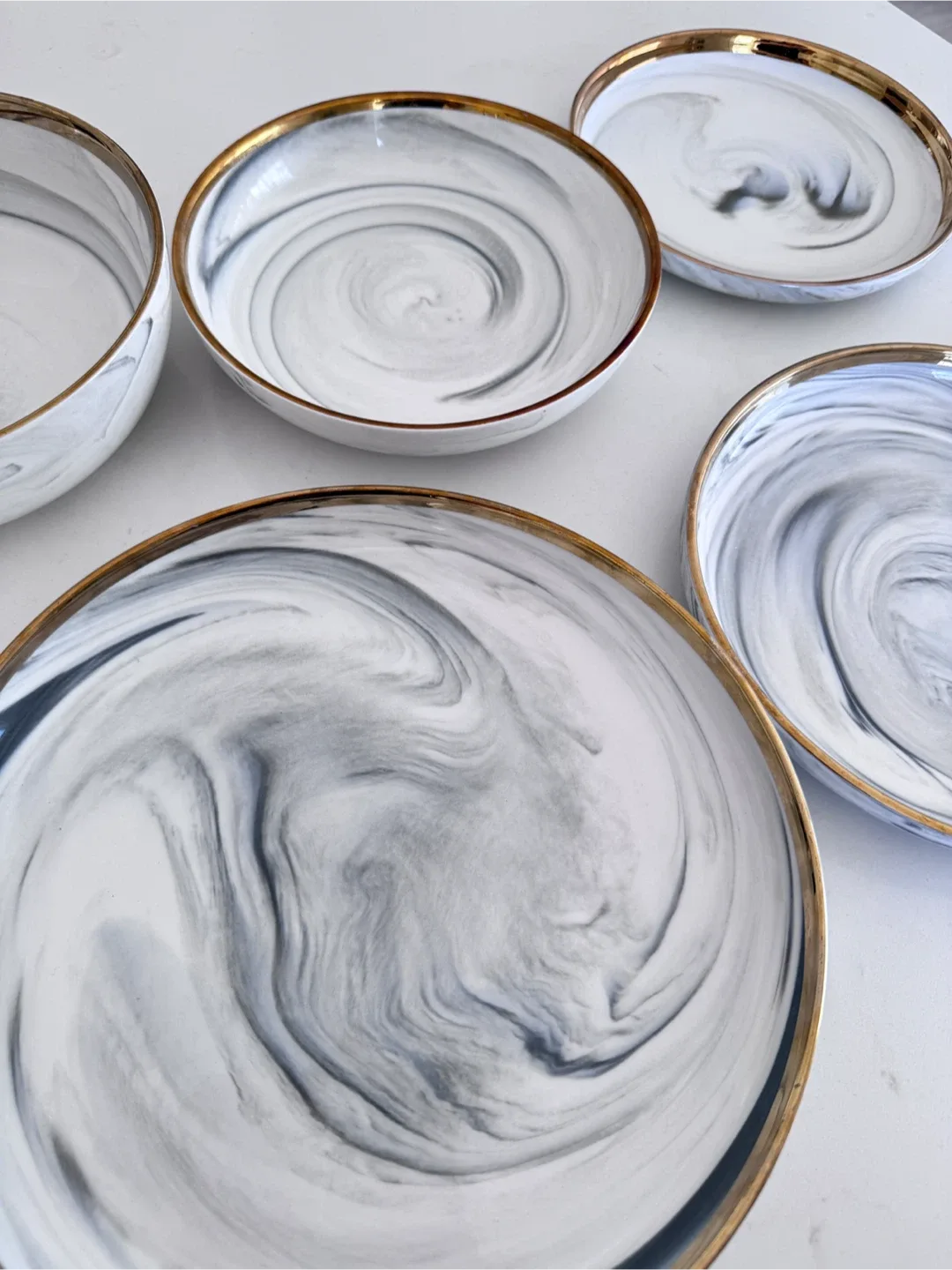 Marble Patterned Dinnerware Set with Gold Trim image indicator(4)
