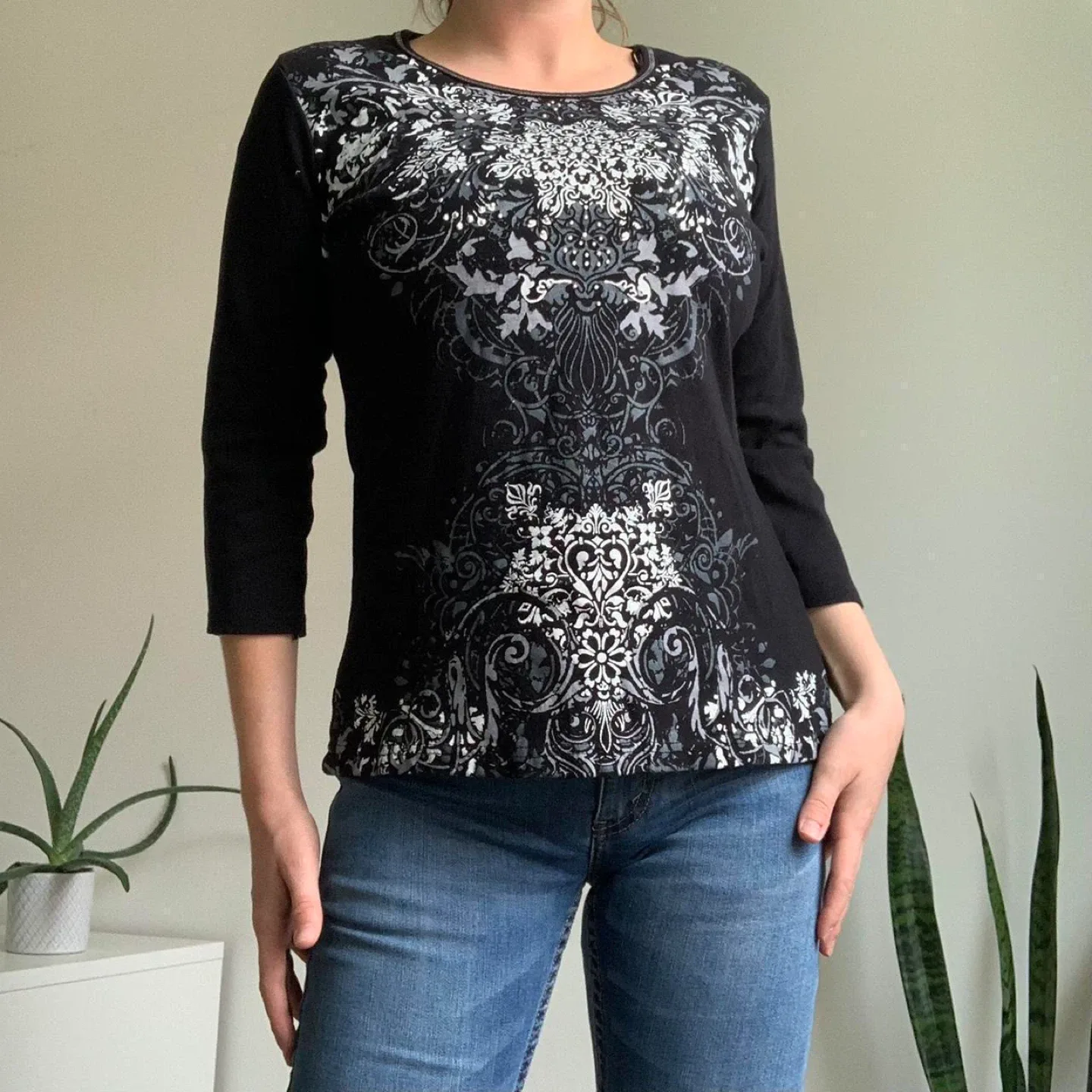 Y2k black and white rhinestone graphic 3/4 sleeve tee