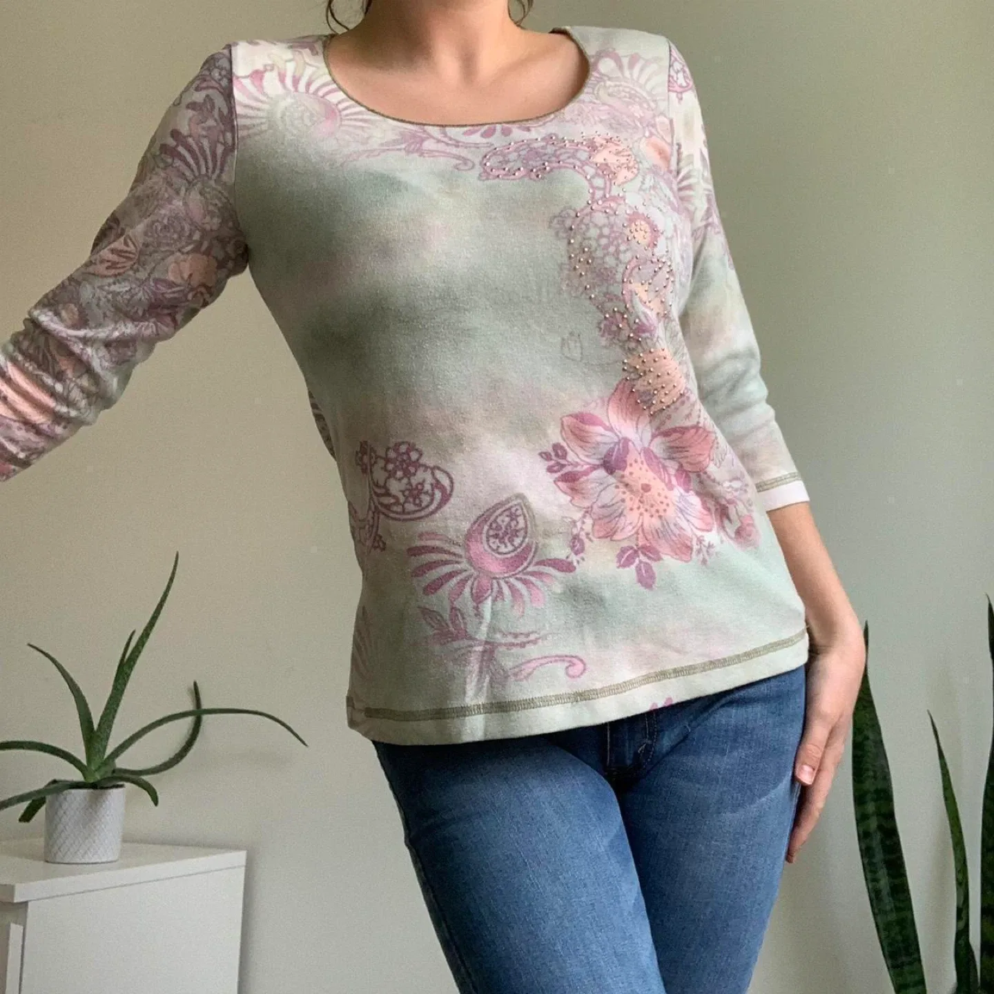 Soft green and pink floral print 3/4 sleeve top