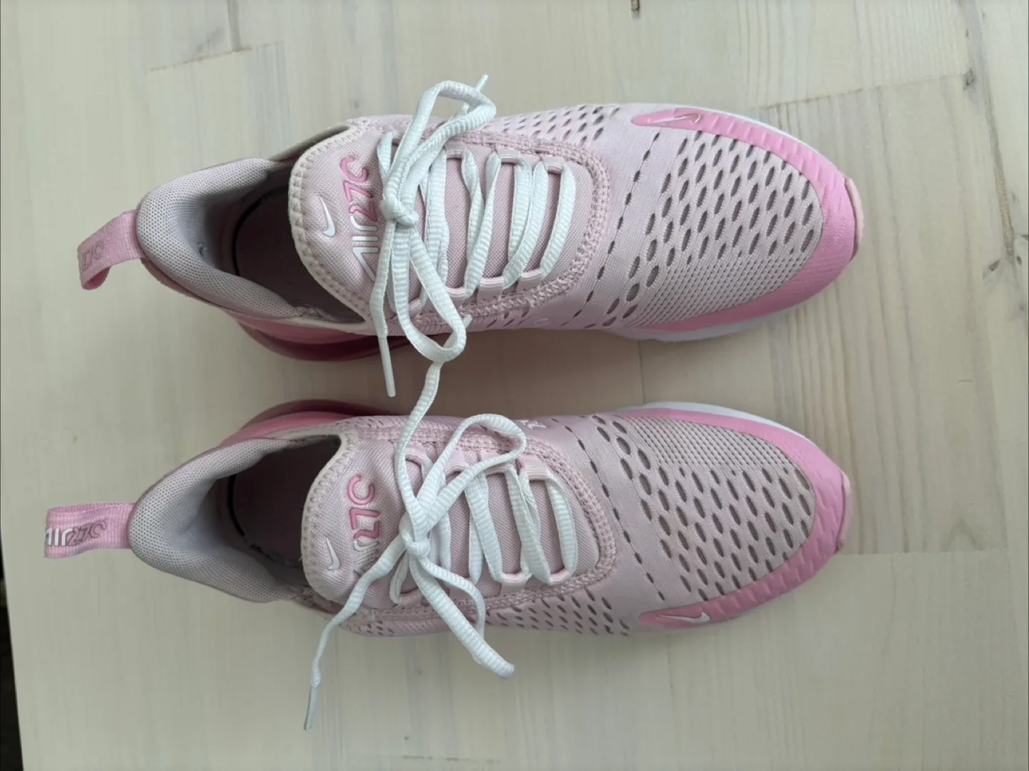 Nike youth air max 270 image indicator(2)