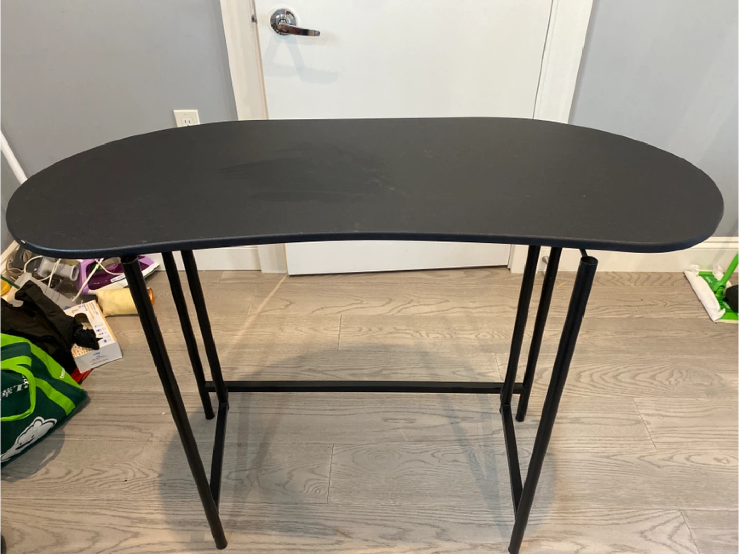 Black Kidney Shaped Desk