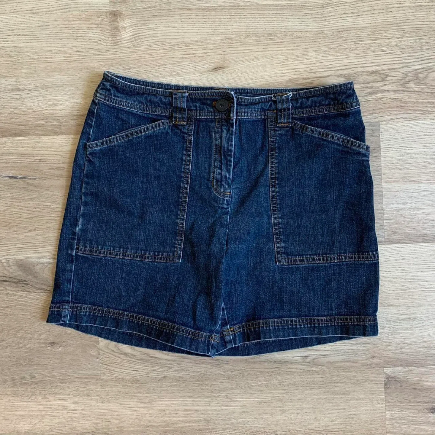 90s retro dark wash denim shorts image indicator(4)