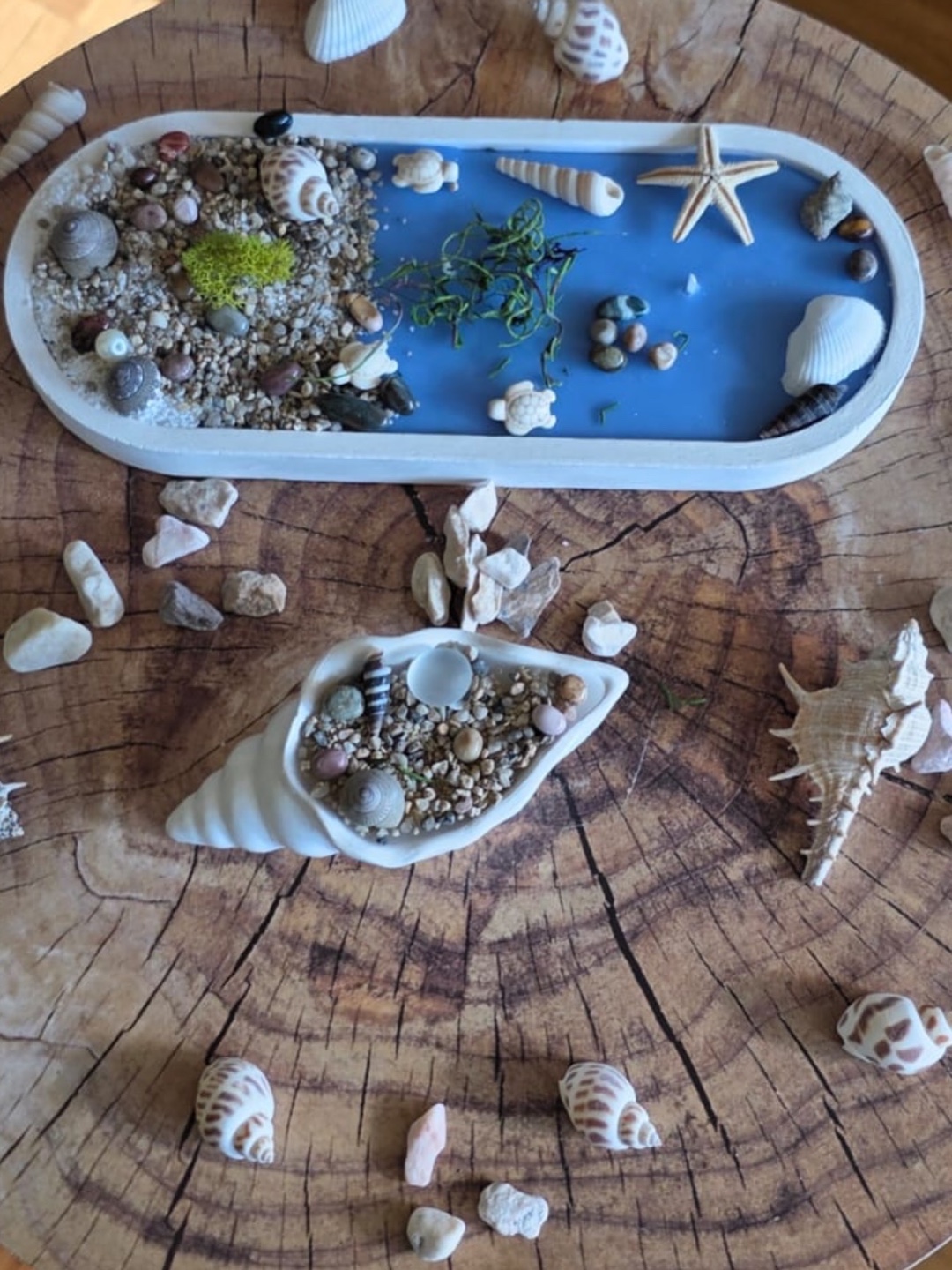 Handmade tray and seashell made of jesmonite and candle