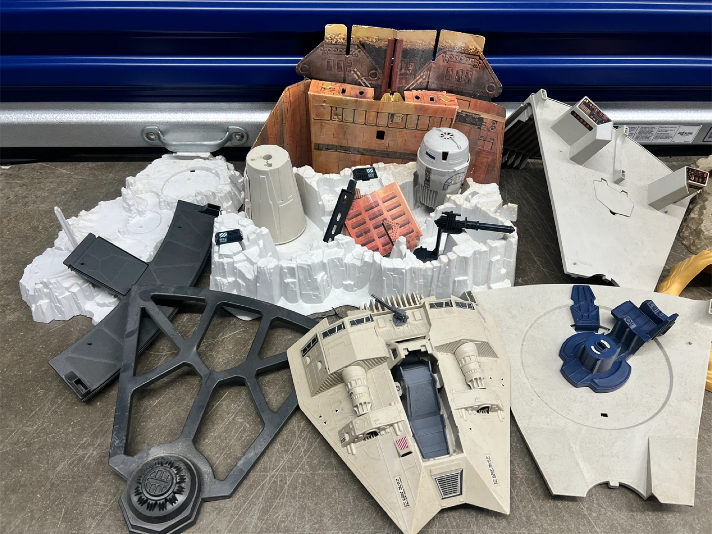 Vintage Star Wars Hoth Ice Planet Adventure Set Parts - photo 2