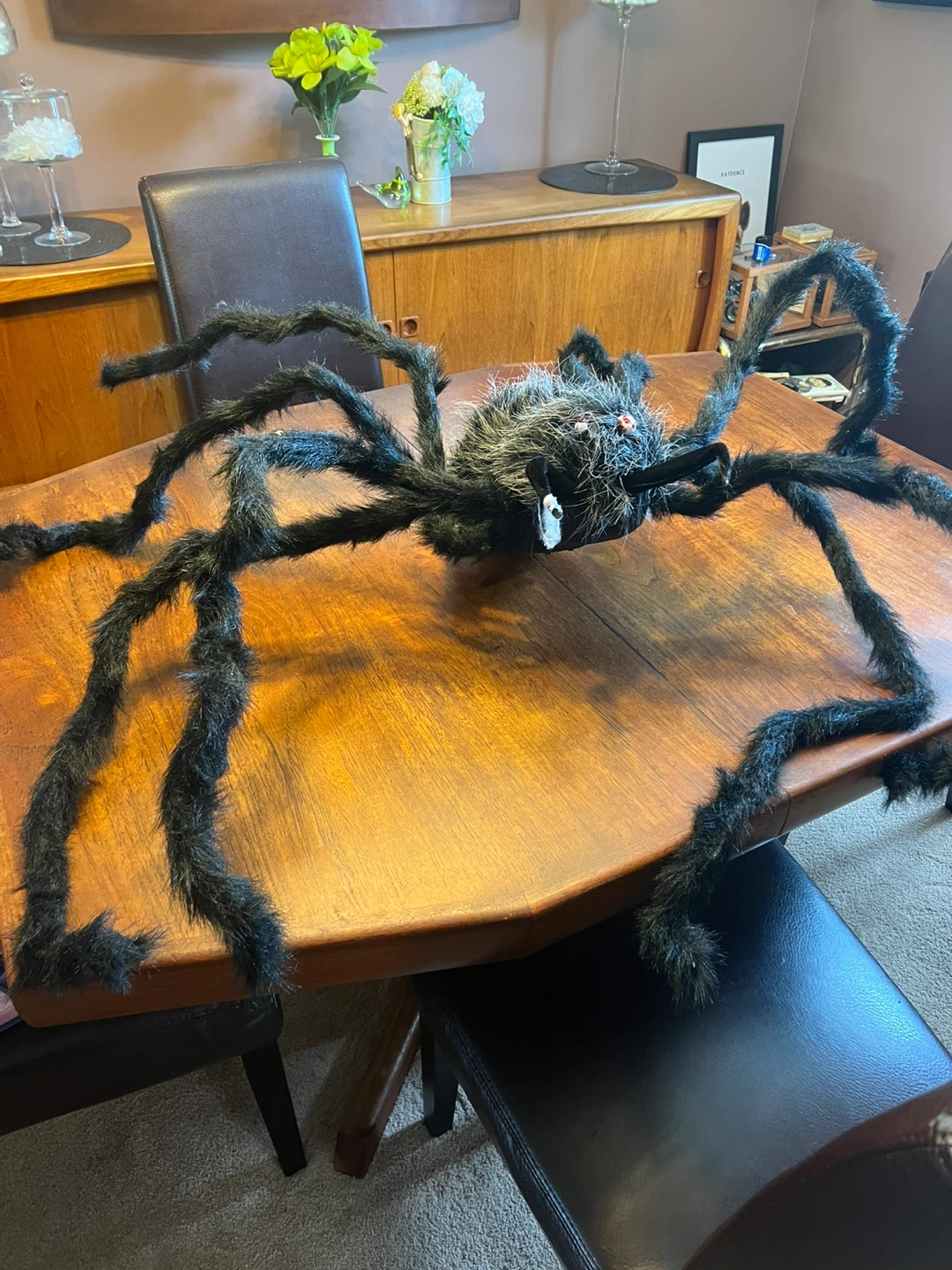 Giant bendable leg Halloween Spider Decoration