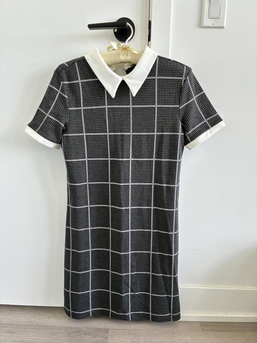 Houndstooth Dress with White Collar