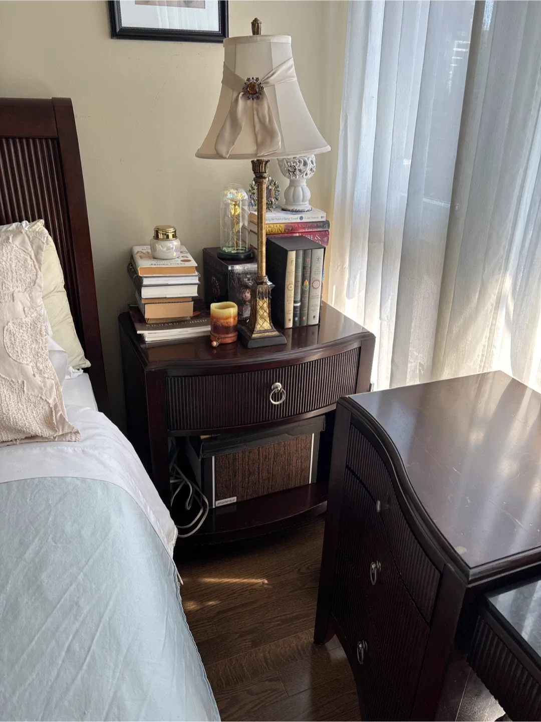 Queen Bedroom Set - Bed, Nightstands, Vanity image indicator(4)