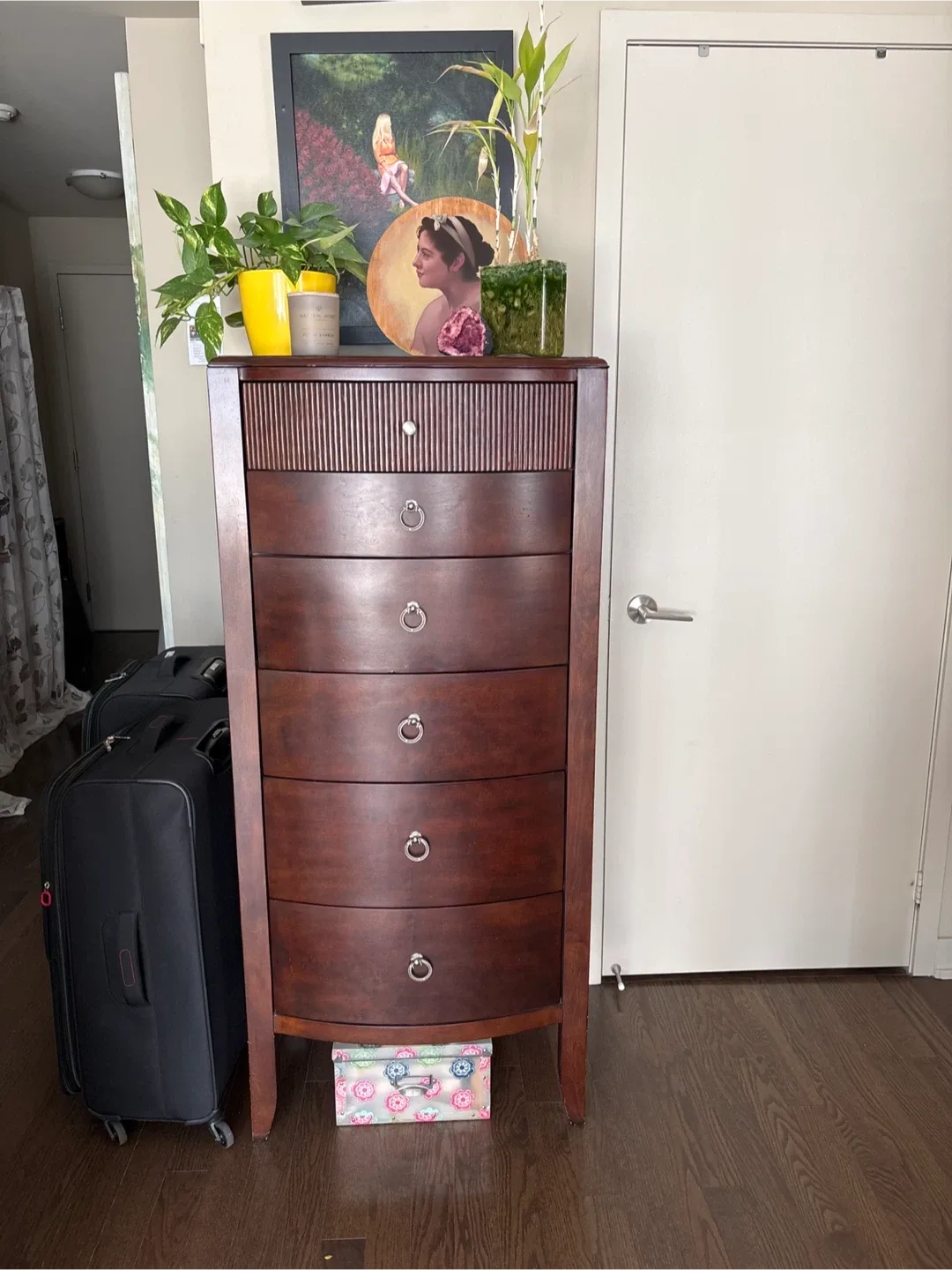 Queen Bedroom Set - Bed, Nightstands, Vanity image indicator(7)