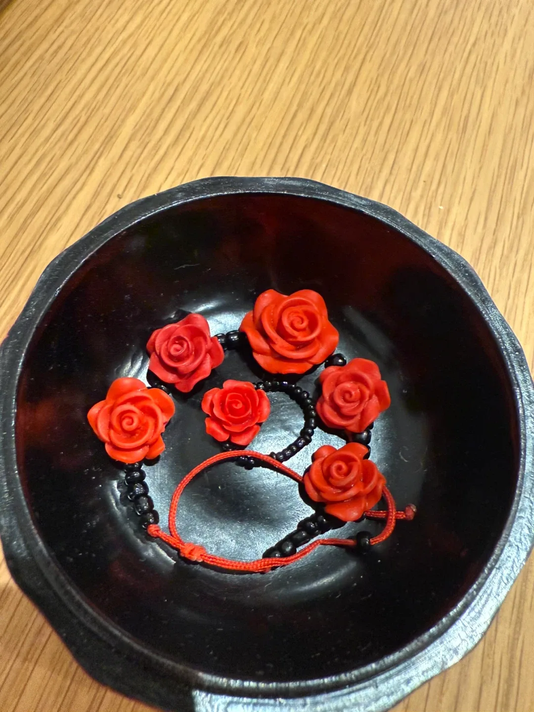 Hand-carved red lacquer trinket box with bracelet and ring image indicator(2)