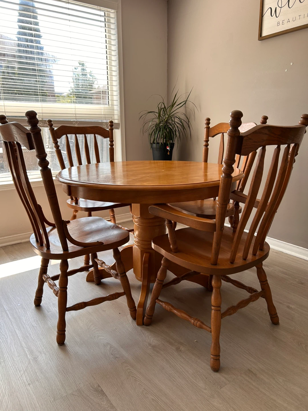 Dining table + 4 chairs