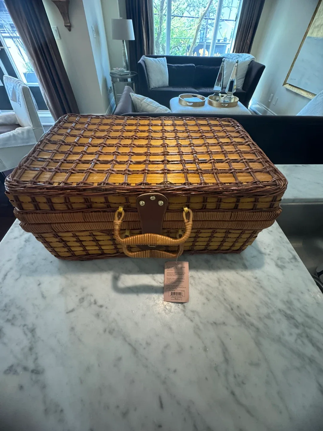 Classic Wicker Picnic Basket image indicator(2)