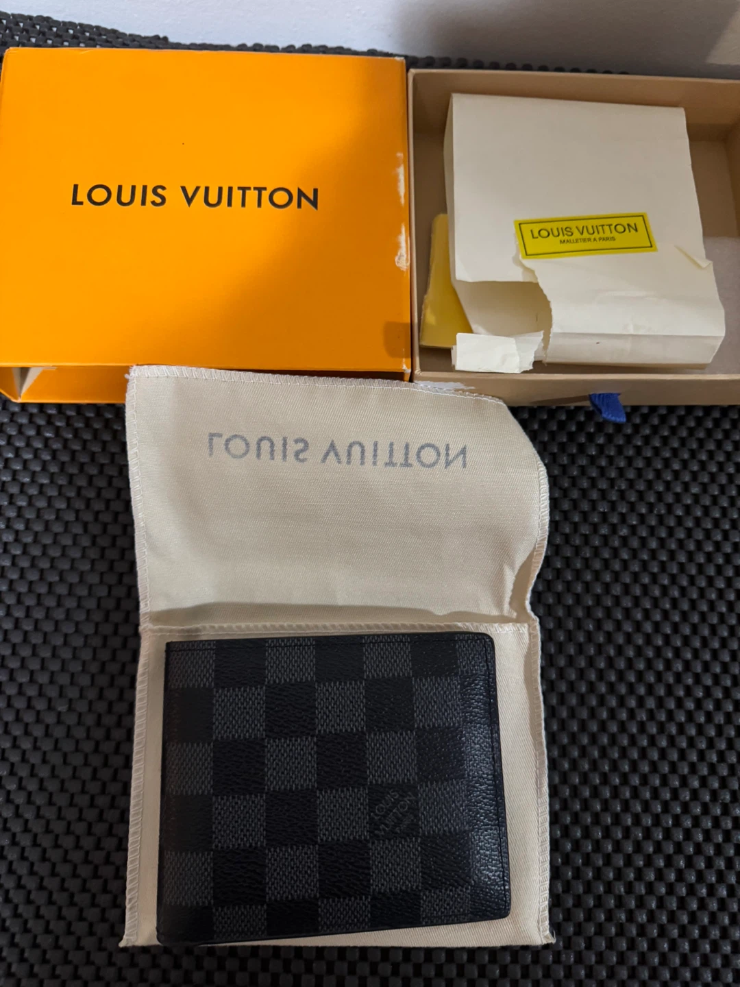 Louis Vuitton Damier Graphite Wallet 🥕