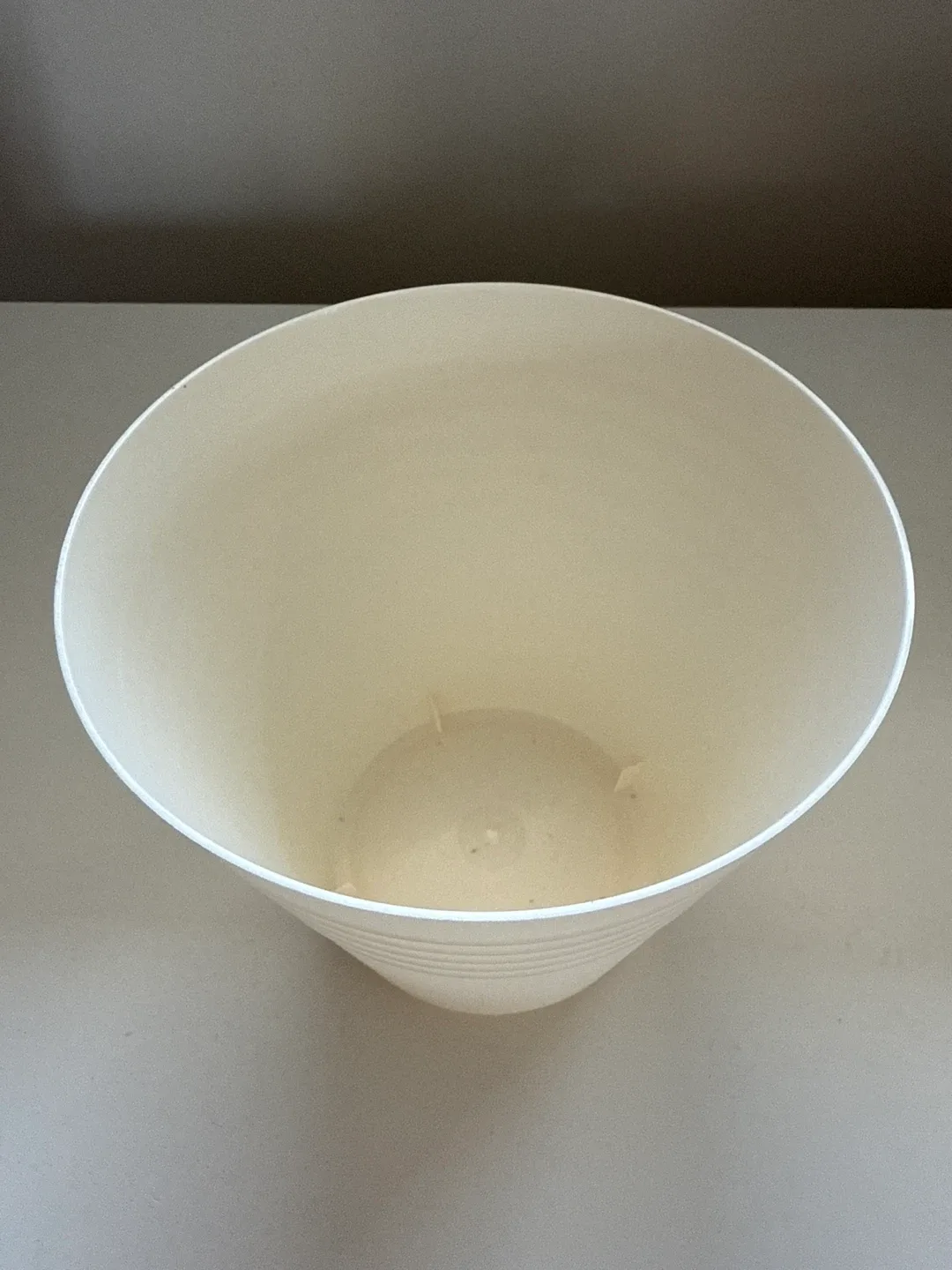 Free White Plastic Plant Pot - Free item 🥕 image indicator(2)