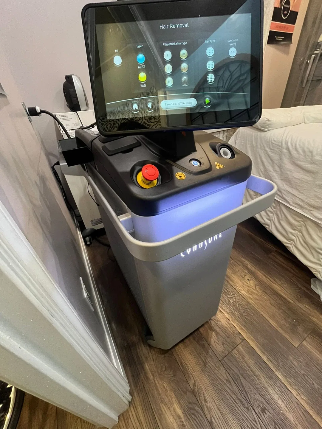 Cynosure Elite iQ Hair Removal Laser image indicator(5)