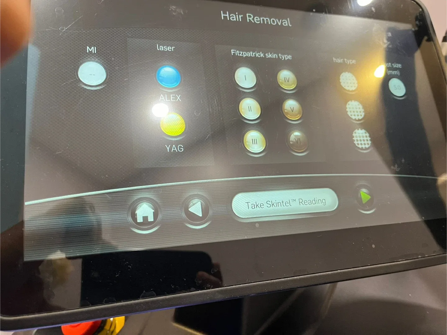 Cynosure Elite iQ Hair Removal Laser image indicator(2)