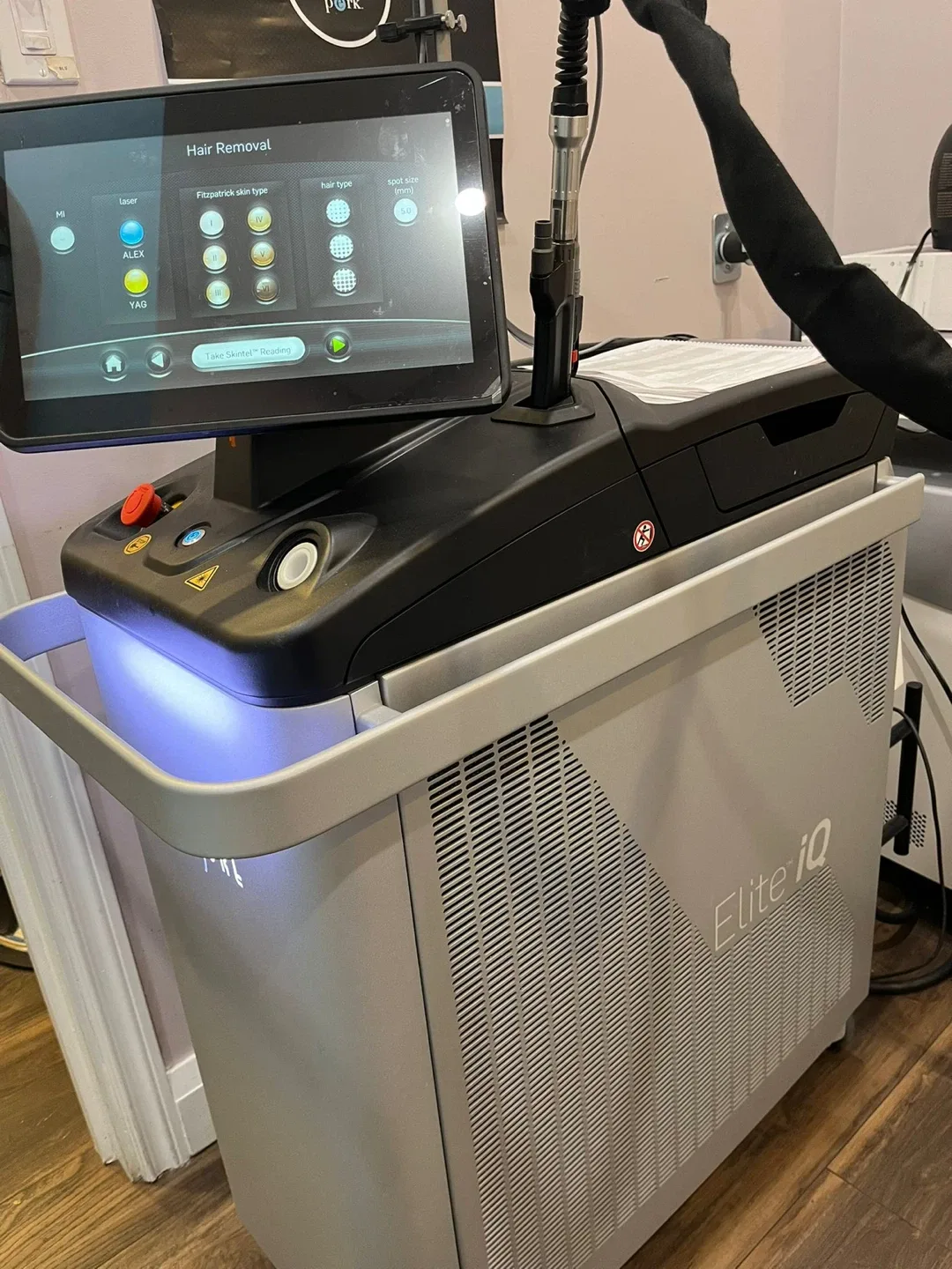 Cynosure Elite iQ Hair Removal Laser image indicator(3)