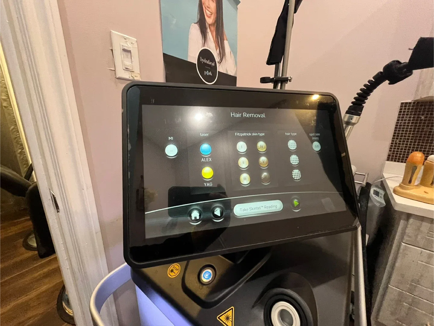 Cynosure Elite iQ Hair Removal Laser image indicator(4)