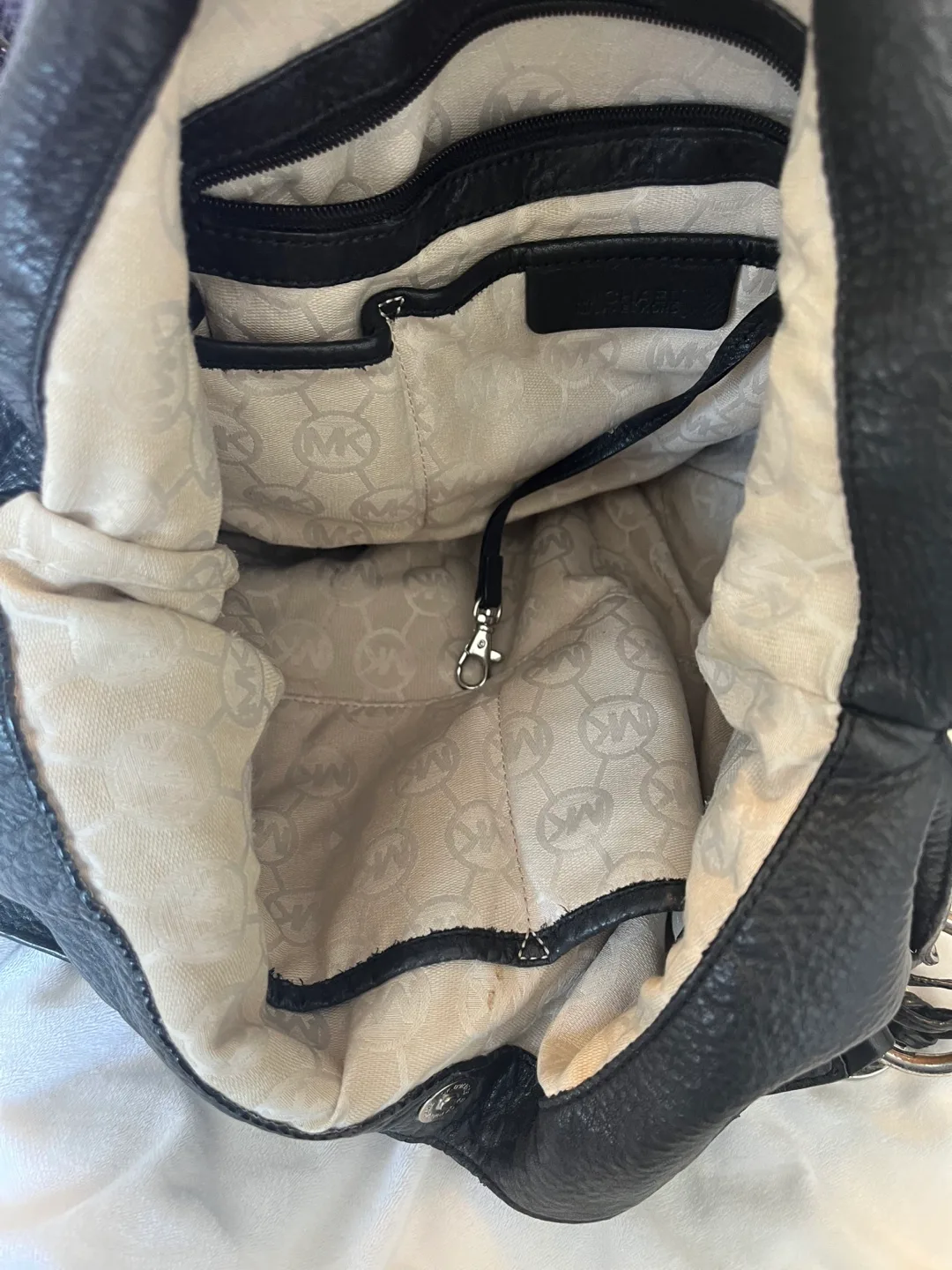 Michael Kors Black Leather Shoulder Bag image indicator(5)