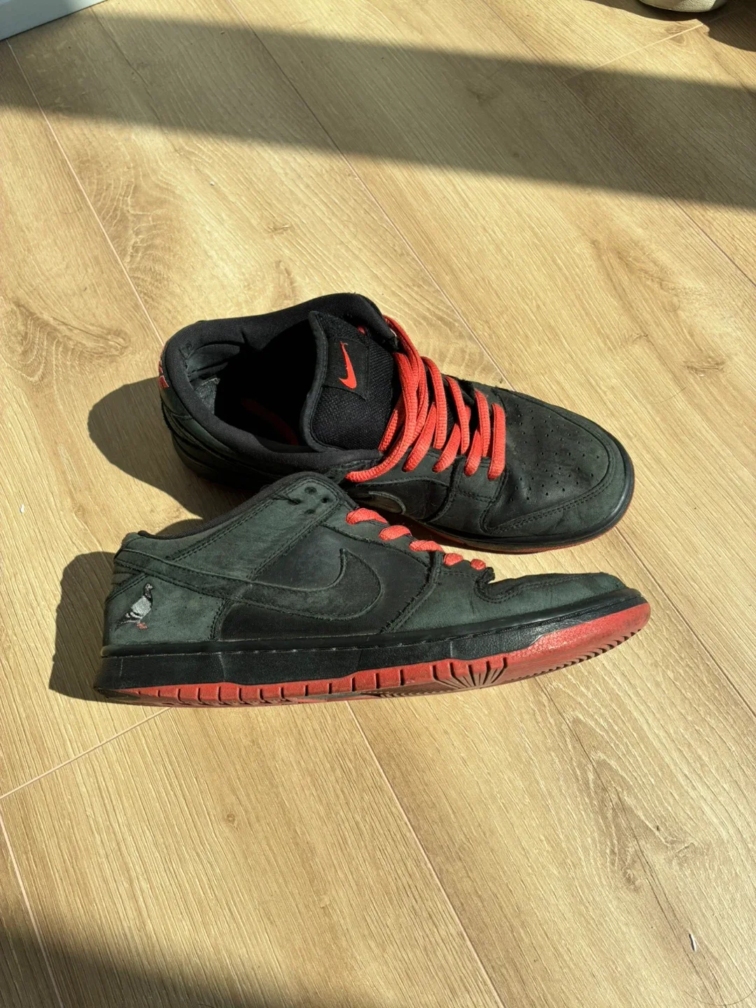 Nike SB Dunk Low Pigeon Black Men 9 thumbnail