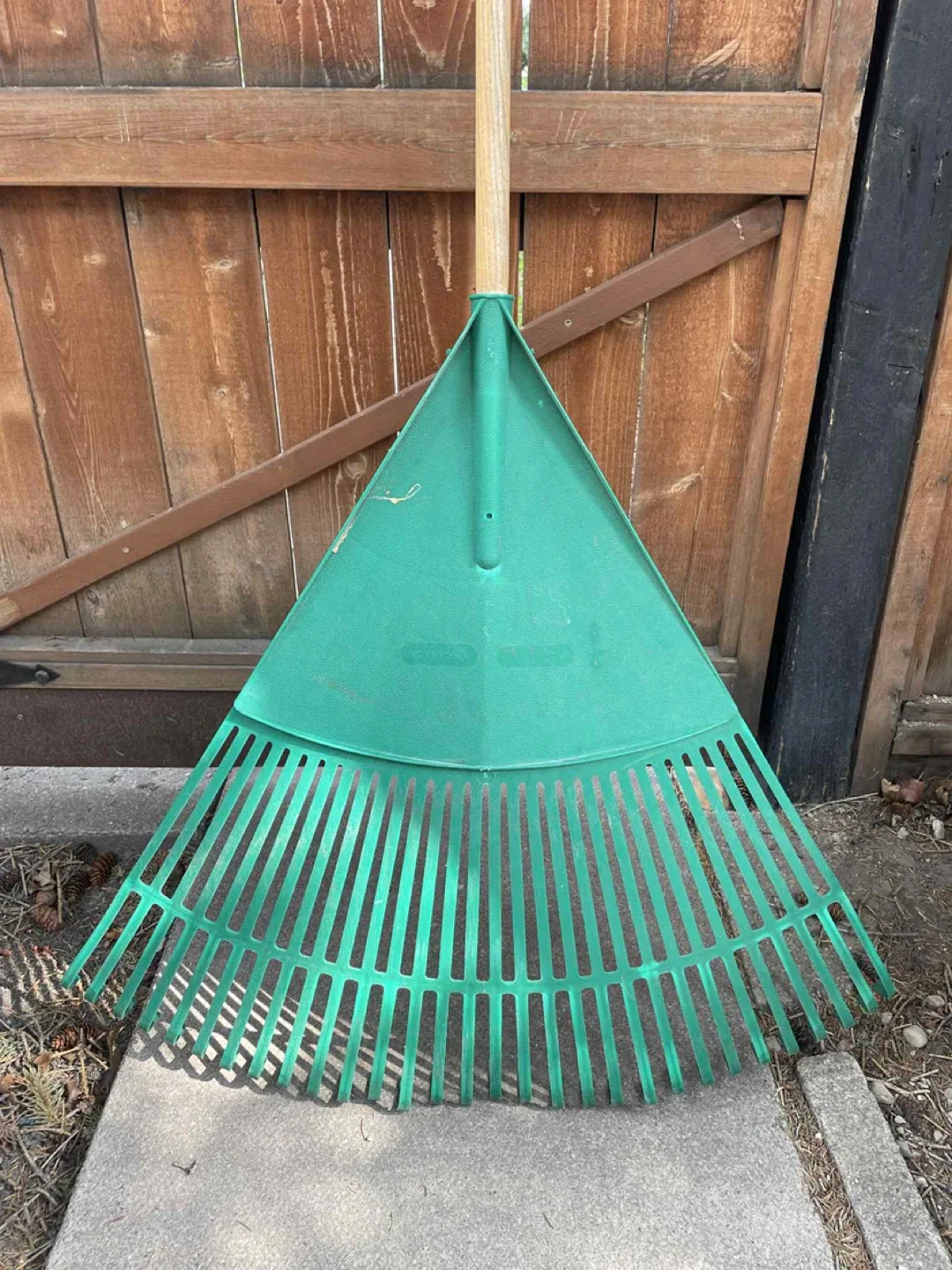 Garden rake thumbnail
