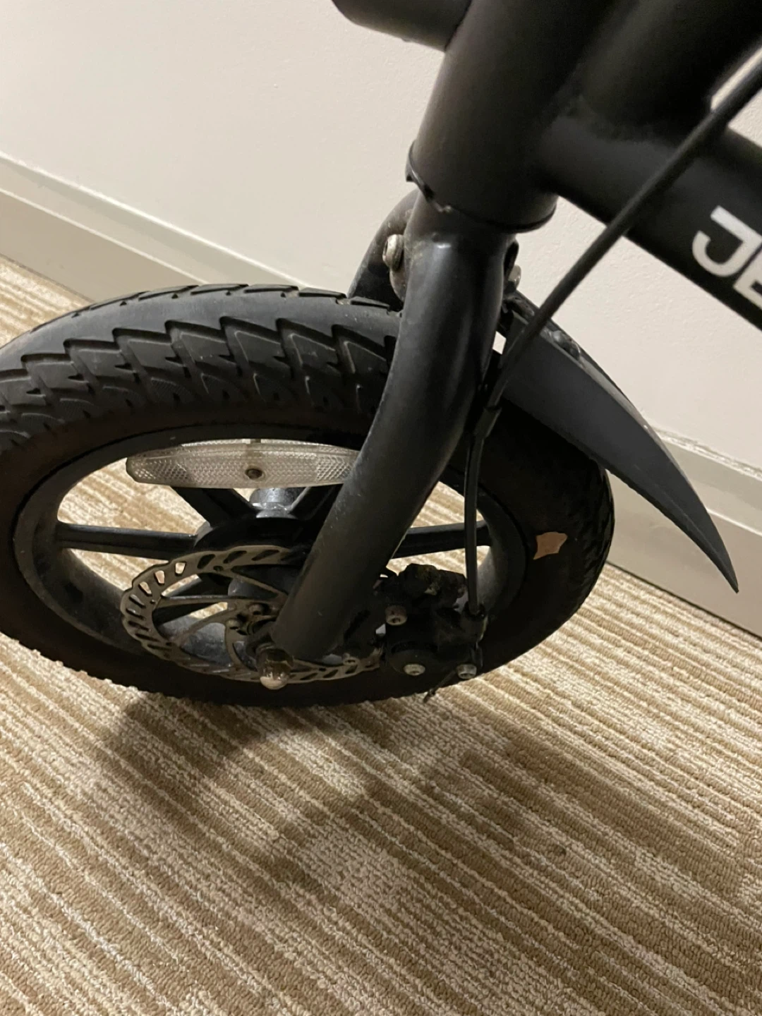 Jetson Bolt Pro Electric Bike - Great Condition - photo 3