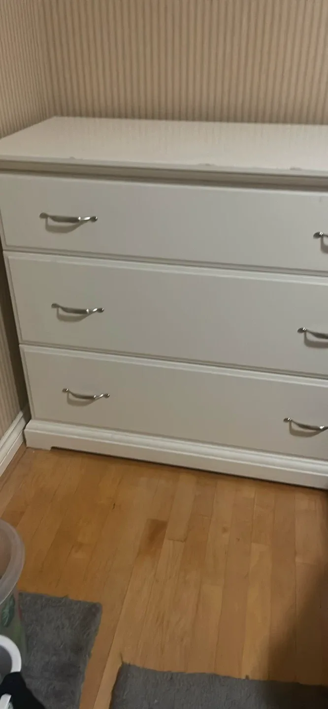 White 3-Drawer Chester thumbnail