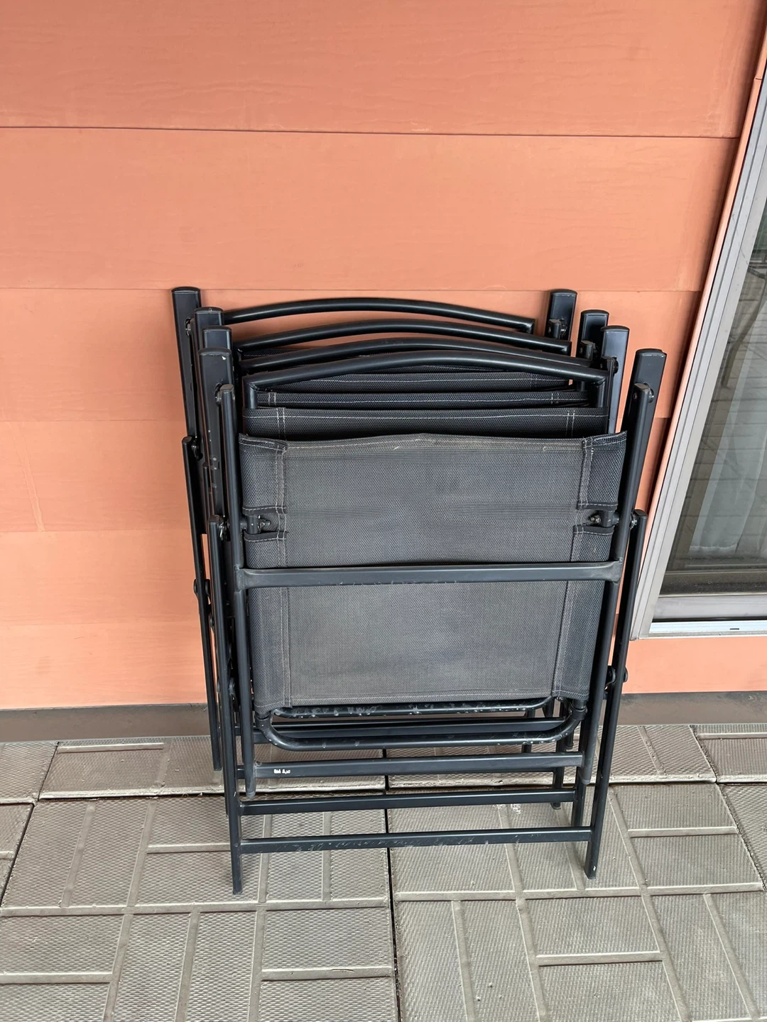 Patio Table Set with 4 Folding Chairs & Umbrella - photo 3