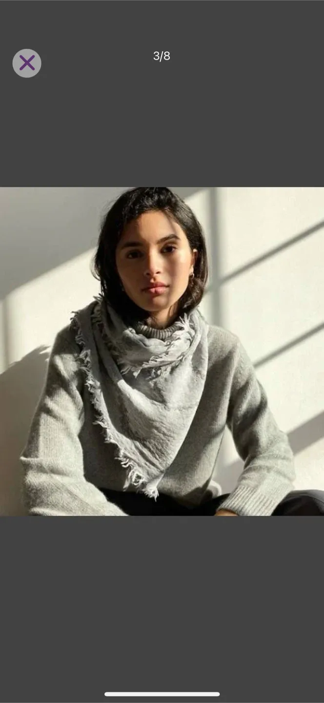 Aritzia Wilfred Faroe Merino Wool Triangle Scarf image indicator(3)