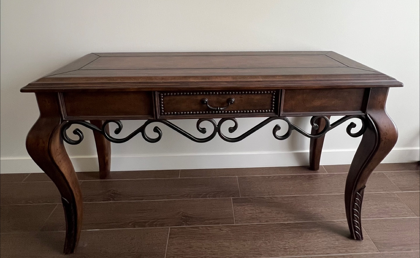 Beautiful Living/Family Room Table Set