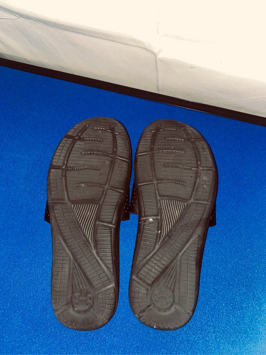 Under Armour Men’s  Black Ignite V SL Sandals Cushioned Gel image indicator(3)