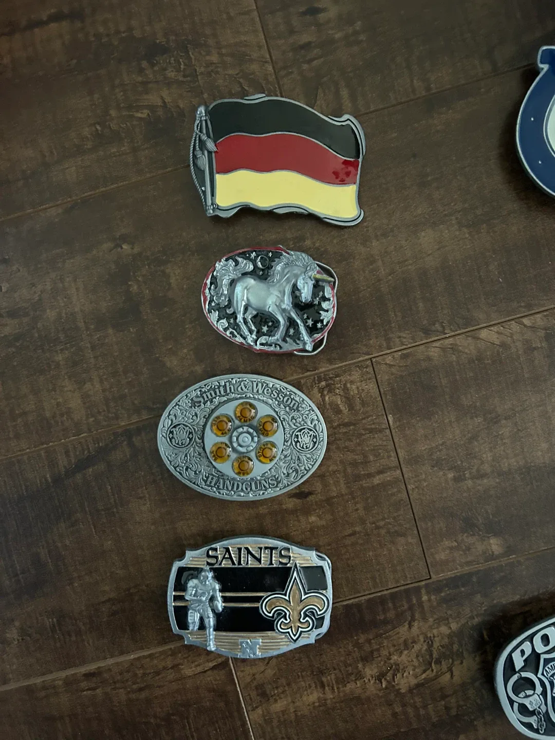 Belt buckle & hangers image indicator(3)