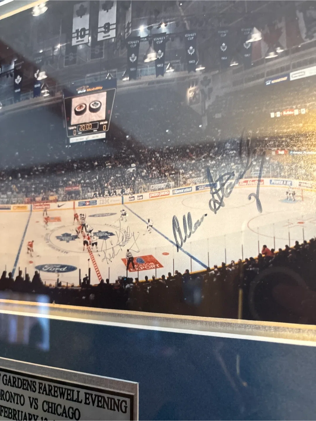 Framed Maple Leafs Forever Photo image indicator(4)