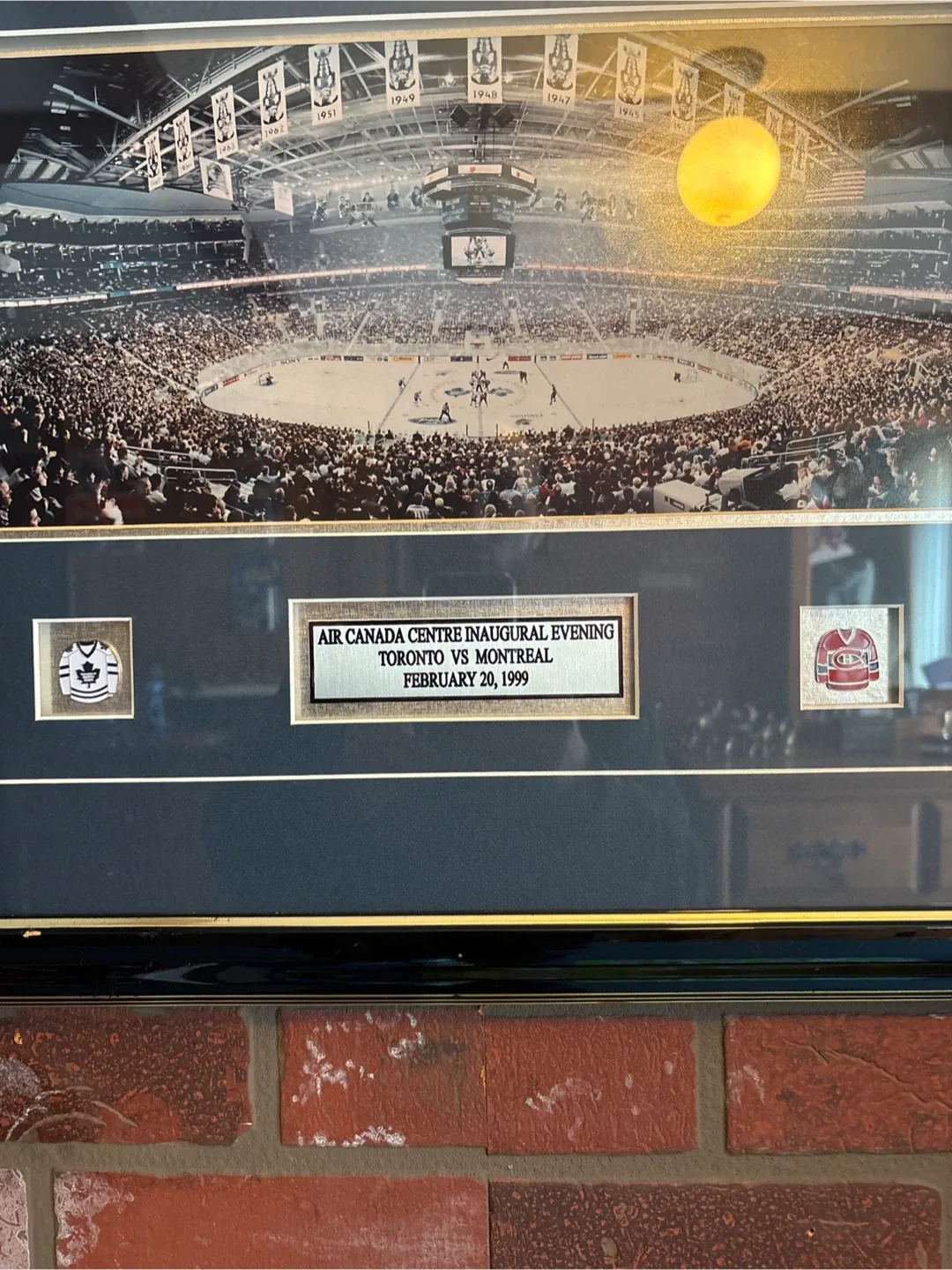 Framed Maple Leafs Forever Photo image indicator(2)