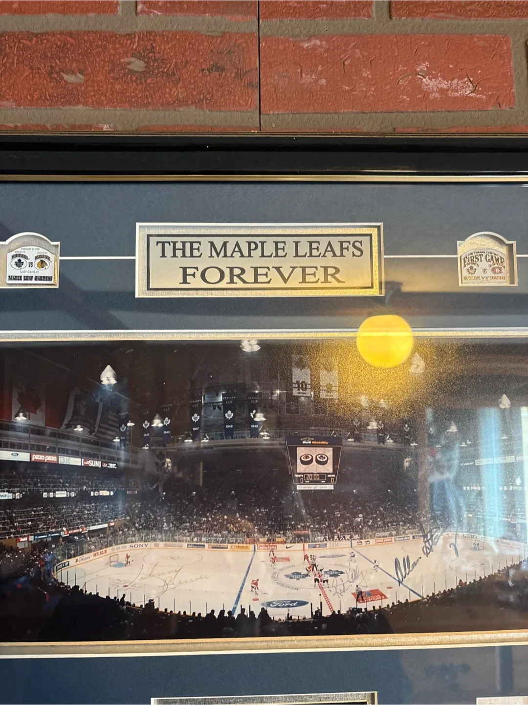 Framed Maple Leafs Forever Photo image indicator(5)