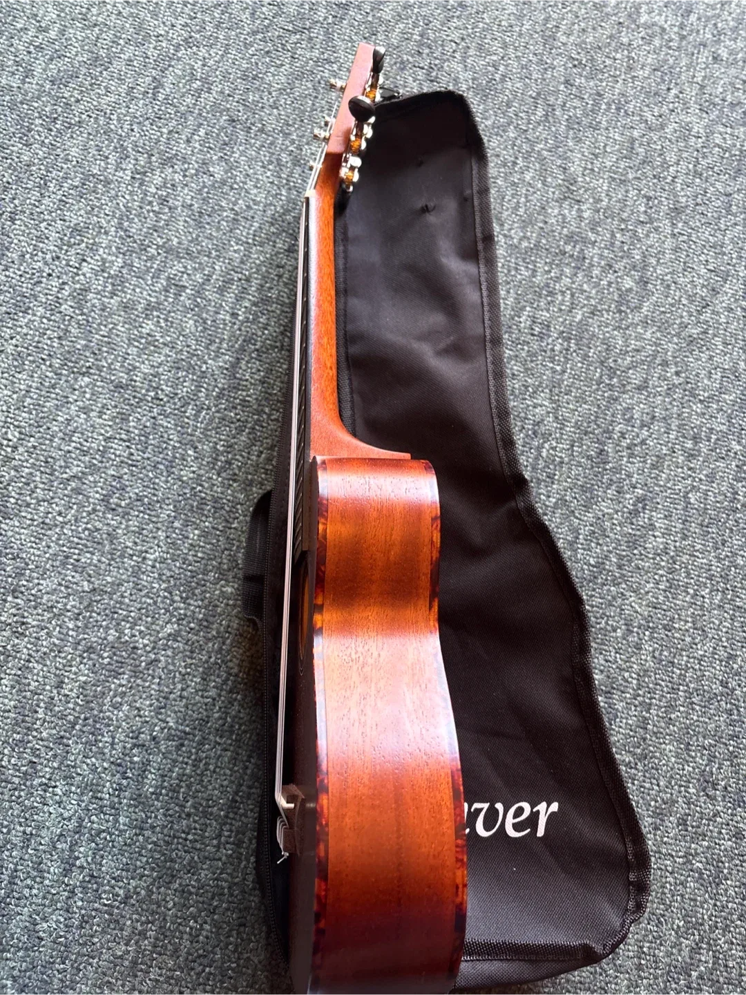 Reho LET08 Ukulele with Denver Case image indicator(4)