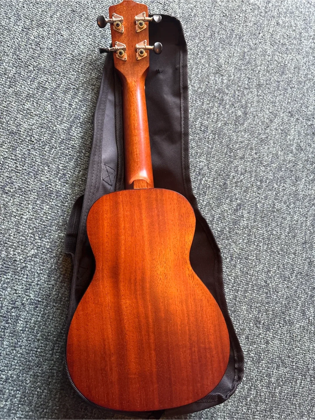 Reho LET08 Ukulele with Denver Case image indicator(5)