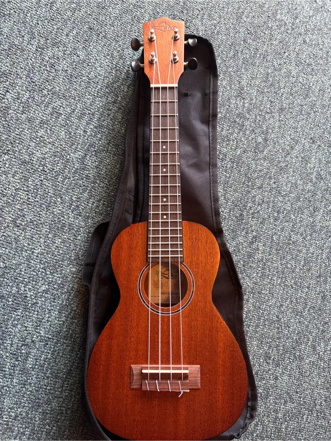 Reho LET08 Ukulele with Denver Case image indicator(3)