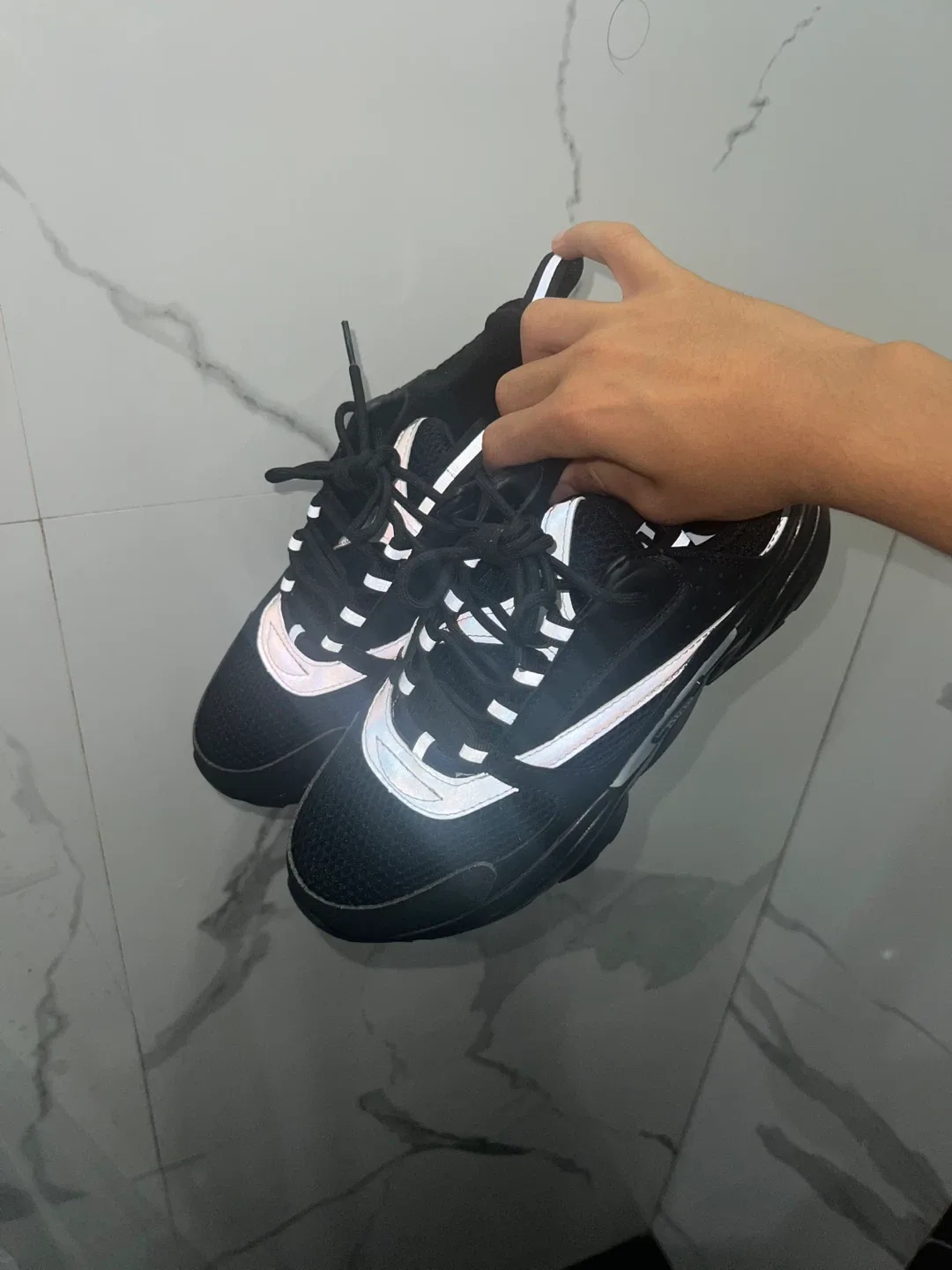 Dior b22 for sale image indicator(2)