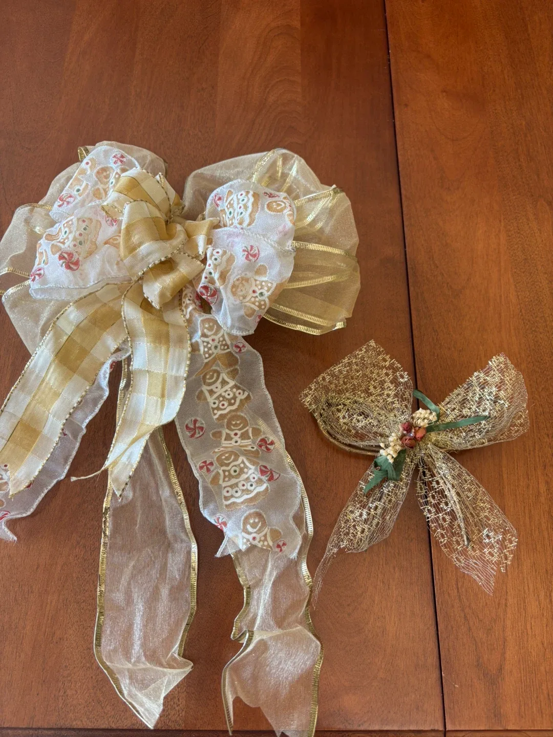 17 Assorted Gold Bows image indicator(4)