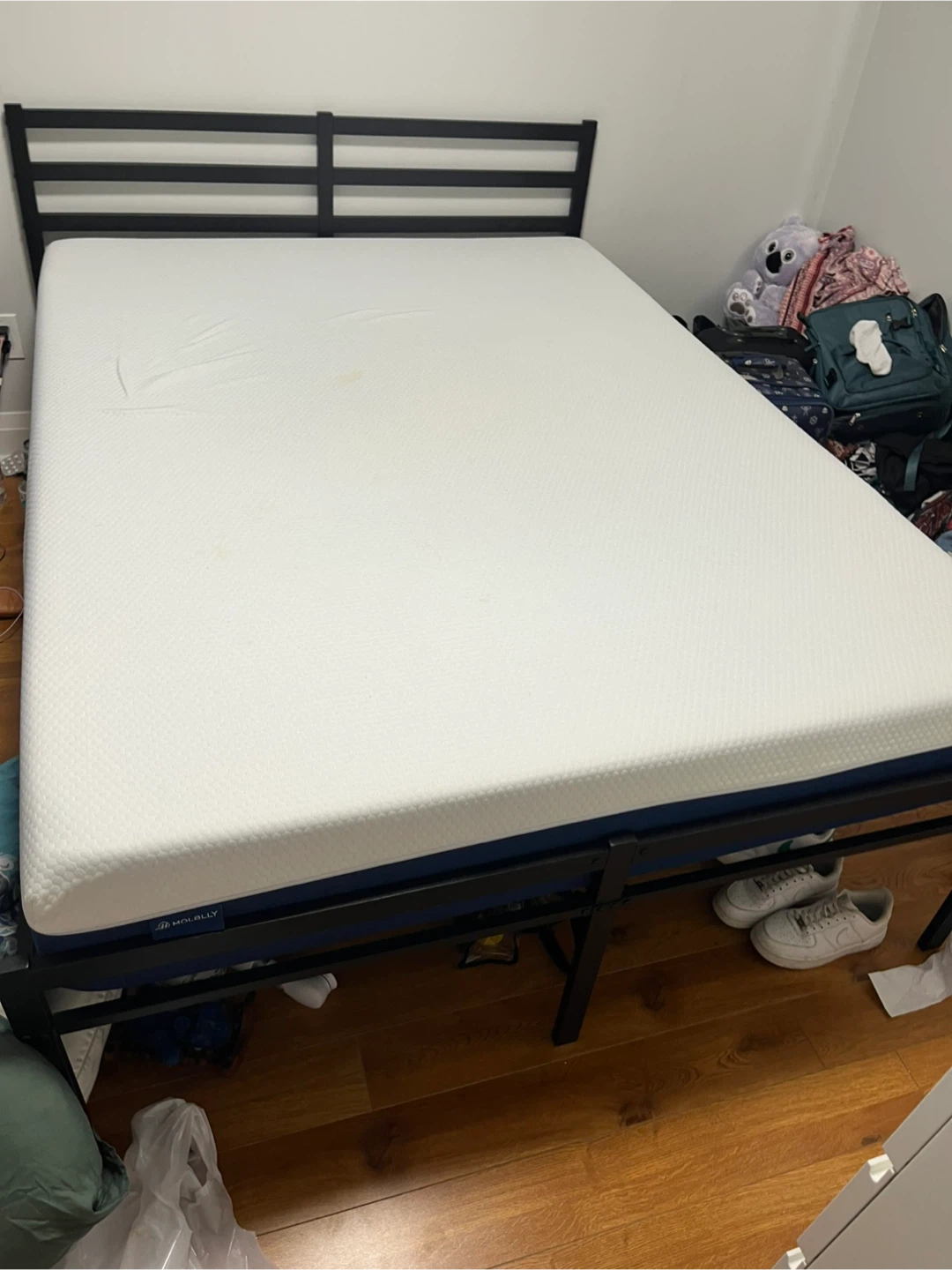 Queen size bed & Molblly Mattress
