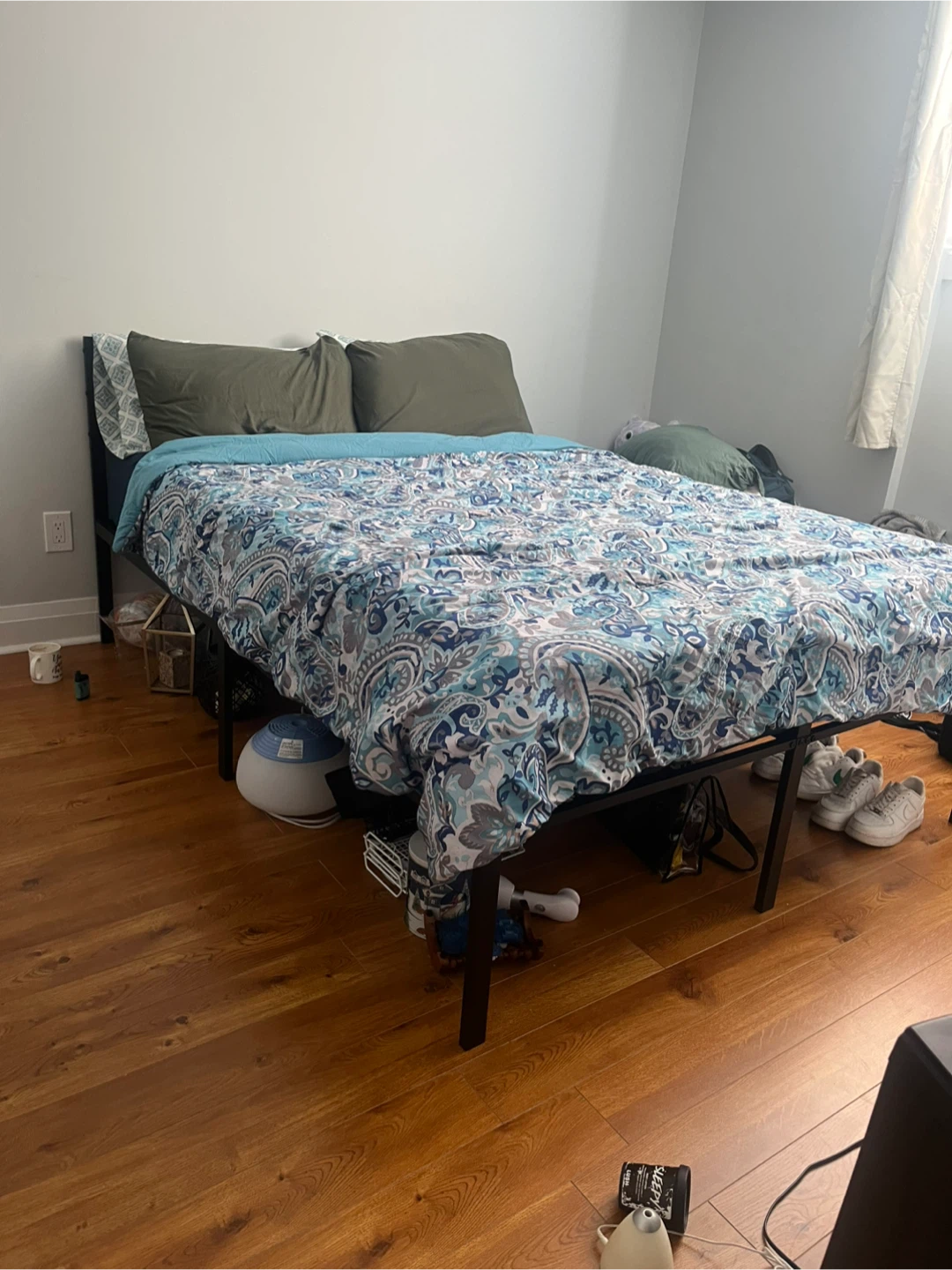 Queen size bed & Molblly Mattress - photo 3