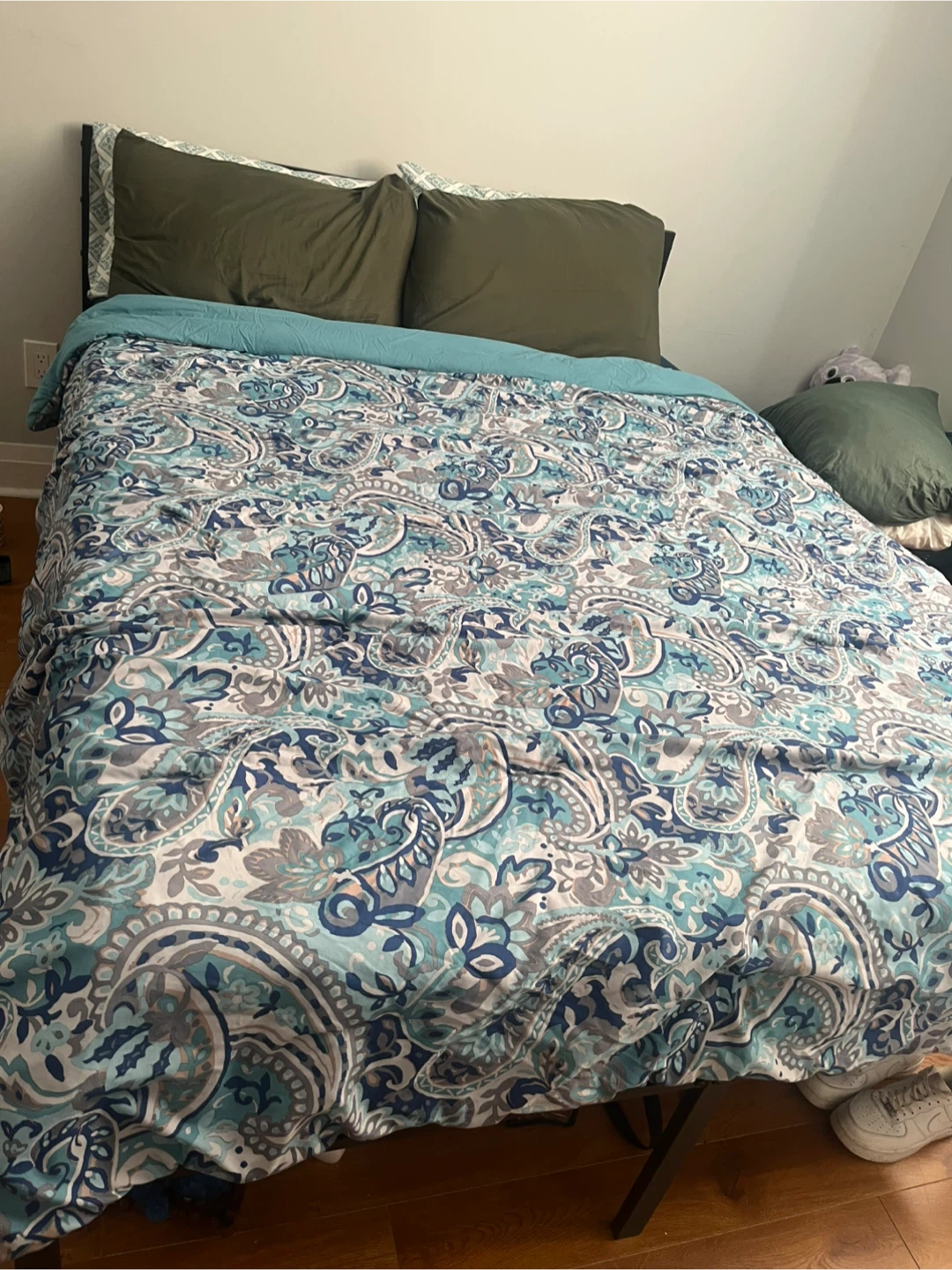 Queen size bed & Molblly Mattress - photo 4