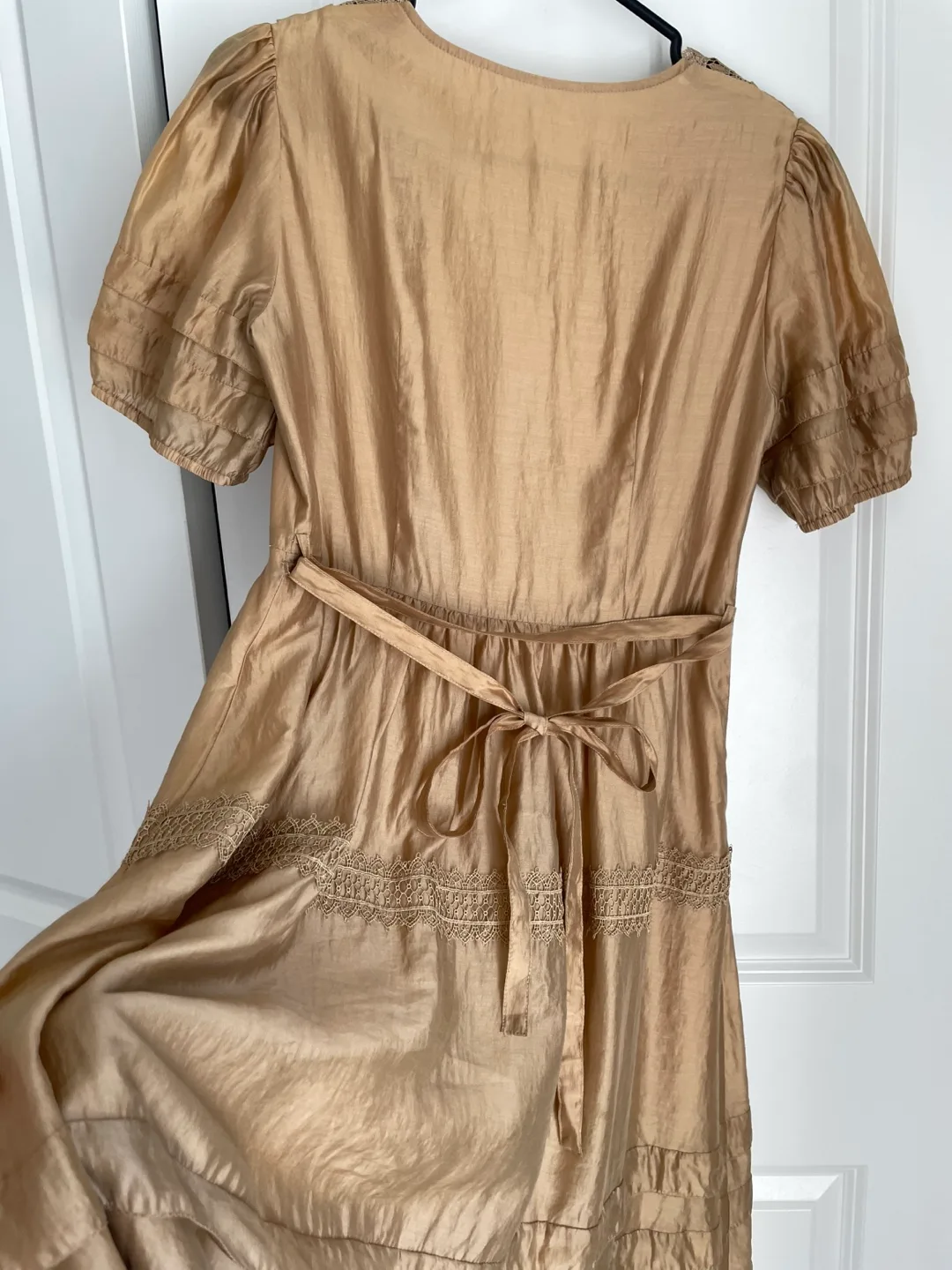 Gold Dress with Lace Detail, size M image indicator(4)