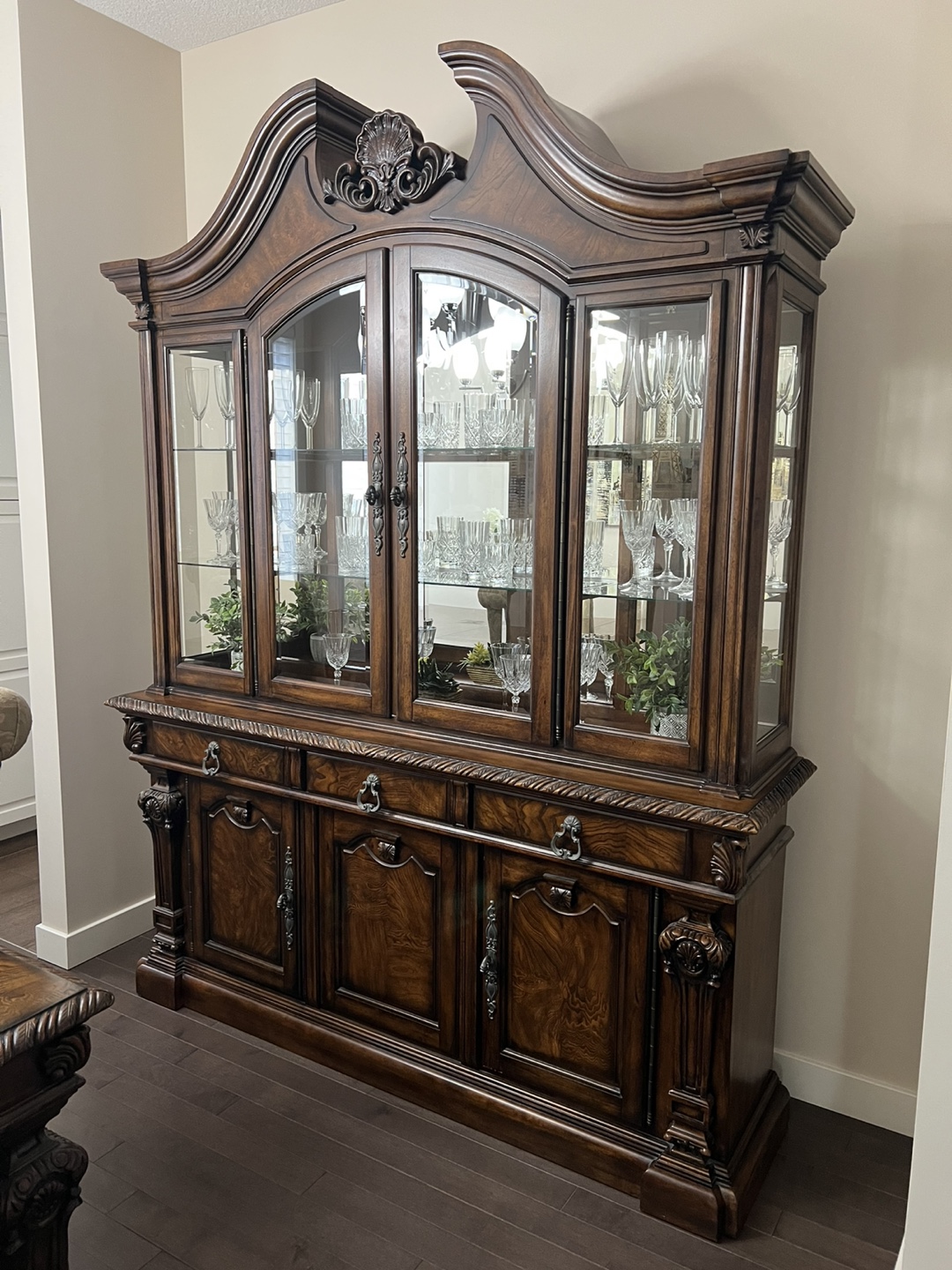 Beautiful China Cabinet and Hutch - photo 3