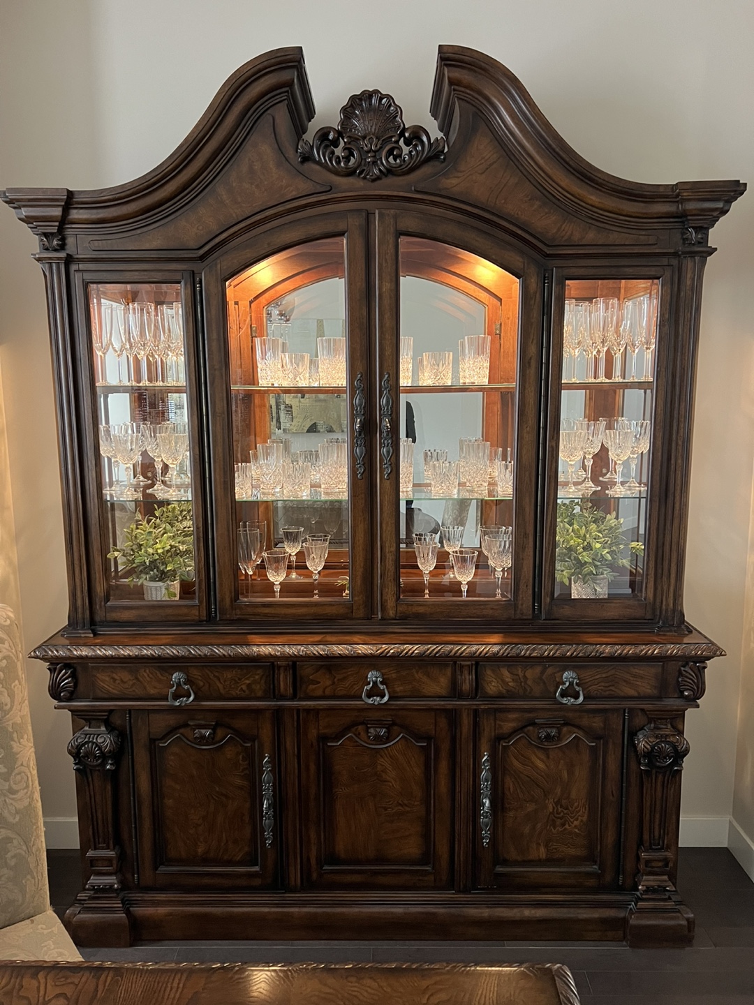 Beautiful China Cabinet and Hutch - photo 2