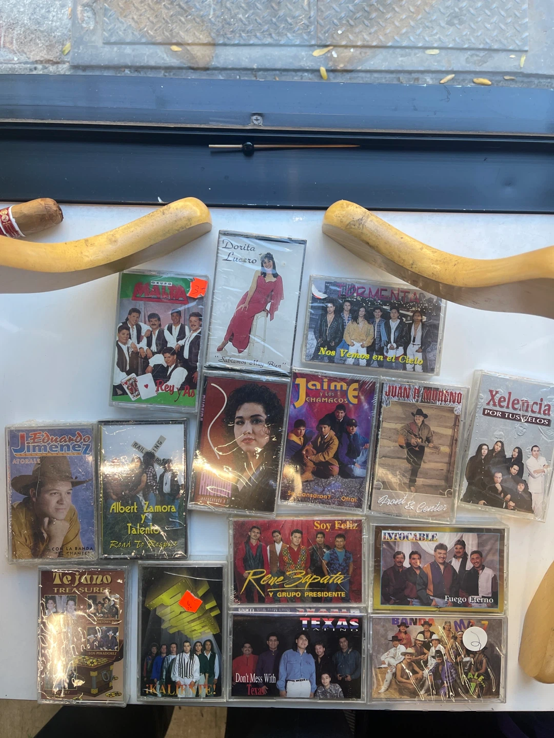 Lot of Assorted 17 Mexican Cassette Tapes - photo 2