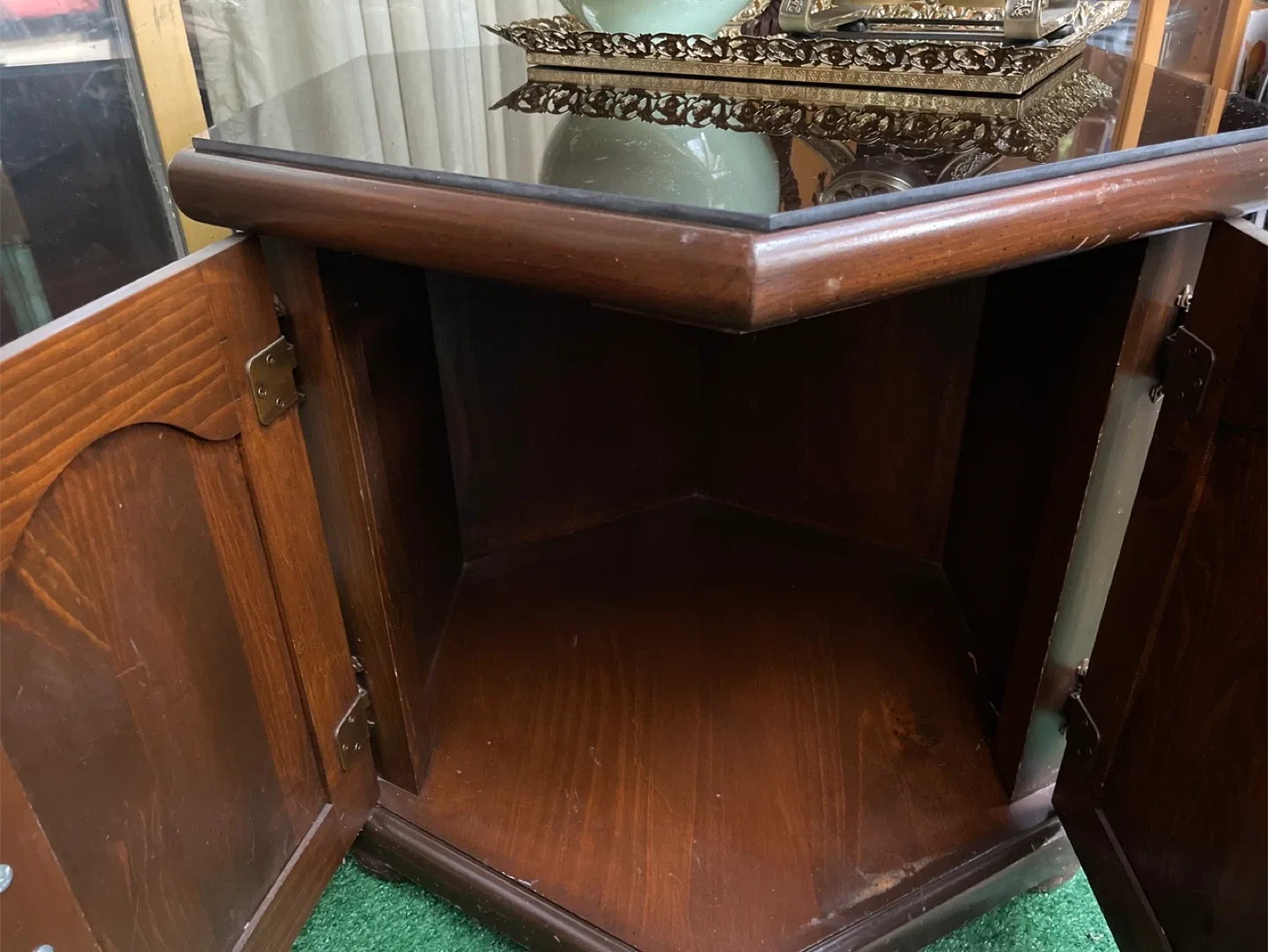 Cabinet/side table with glass top image indicator(3)