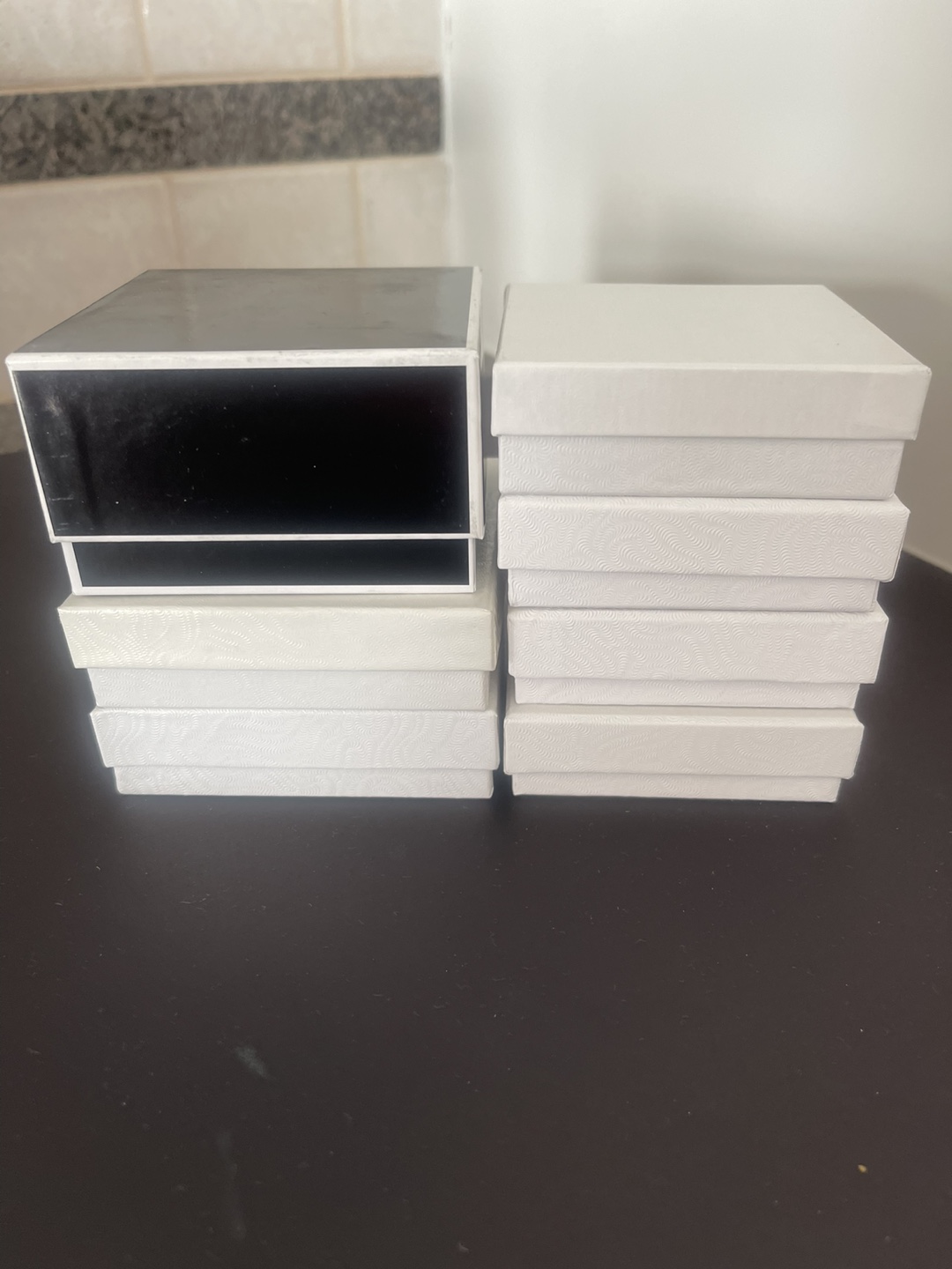 REDUCED - 16 White GIFT BOXES-9 have red glittery hearts - photo 5
